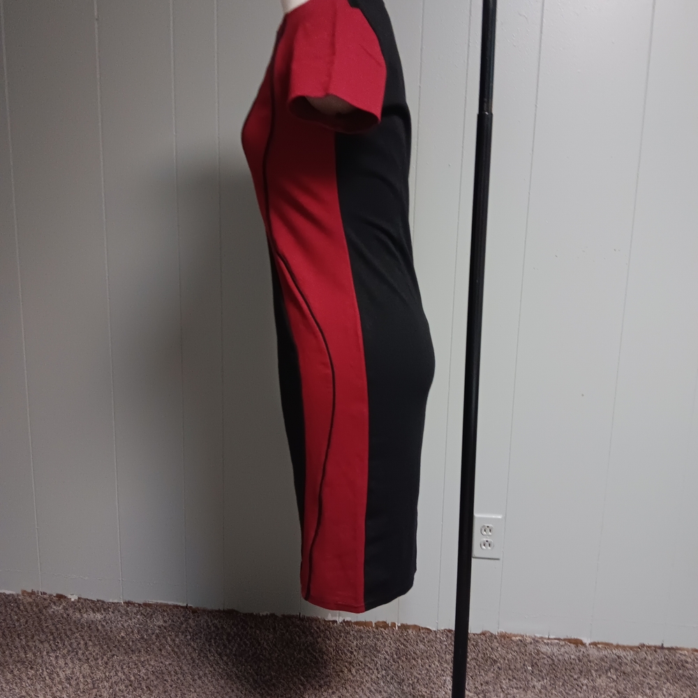 Elegant Black and Red Bodycon Dress - Picture 2 of 6